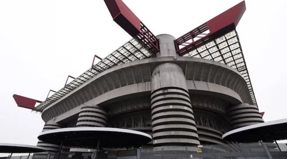 ملعب سان سيرو سيستضيف مباريات الدوري الإيطالي خلال الأولمبياد (رويترز)