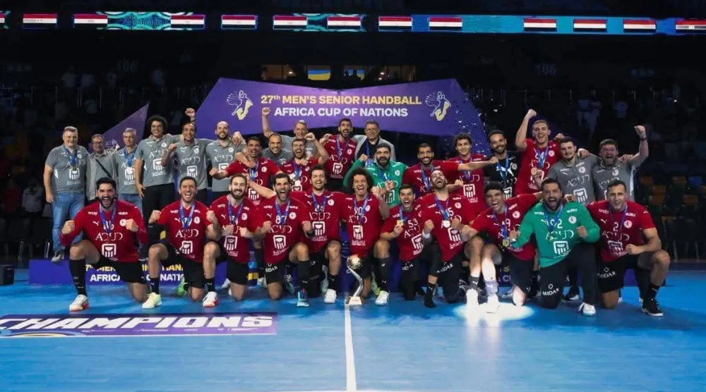 لاعبو مصر خلال مراسم التتويج (الاتحاد المصري لكرة اليد)