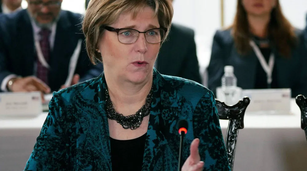 الرئيسة الجديدة للبعثة الأميركية في كاراكاس لورا دوغو (أ.ف.ب)