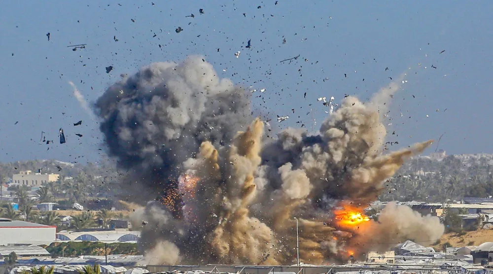 إسرائيل تعيد الحرب إلى غزة وتقتل العشرات