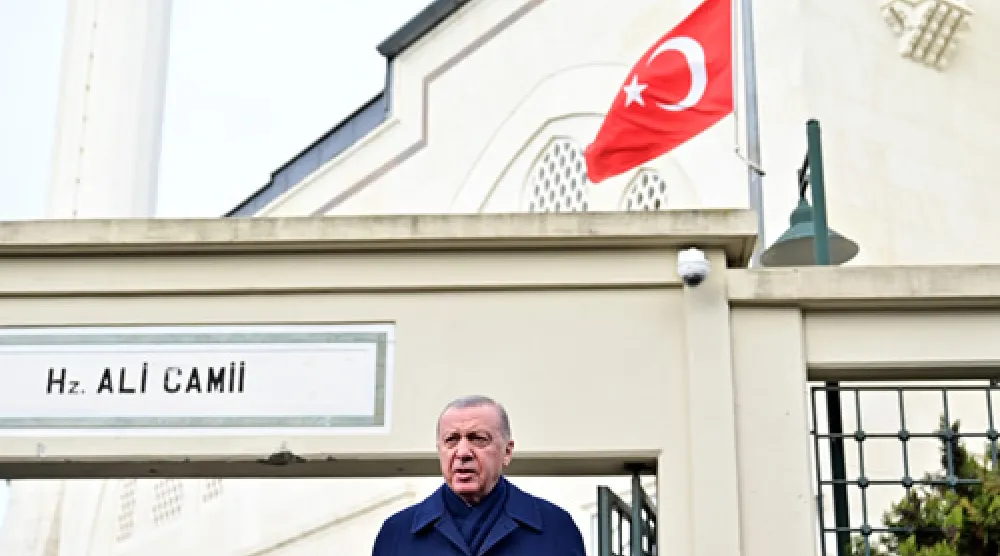 Türkiye Cumhurbaşkanı Recep Tayyip Erdoğan, Cuma günü İstanbul'da gazetecilere açıklama yaptı (Türkiye Cumhurbaşkanlığı)