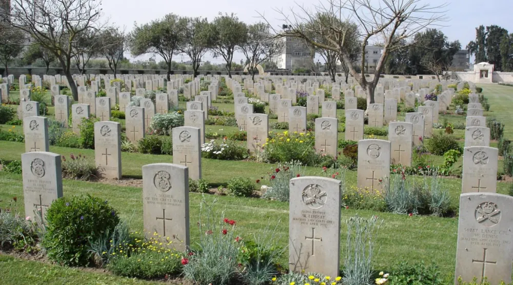 Toplamda 3 bin 691 askerin mezarının yer aldığı kabristanda yaklaşık 800 savaşçının mezar taşında kimlik bilgileri yazmıyor (CWGC)