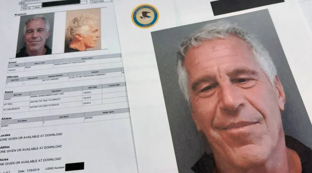 ABD Adalet Bakanlığı tarafından yayınlanan Jeffrey Epstein dosyalarıyla ilgili belgeler (AP)