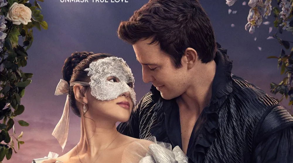 في هذا الموسم من بريدجرتون تتّجه الأنظار إلى قصة حب بينيديكت وصوفي (نتفليكس)