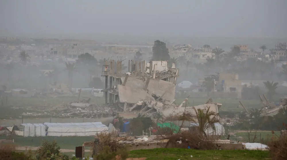 أكد الوزراء أن تكرار هذه الانتهاكات يشكّل تهديداً مباشراً للمسار السياسي (أ.ف.ب)