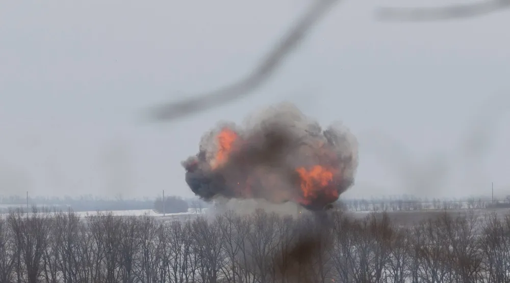 لحظة انفجار مُسيَّرة روسية في شرق أوكرانيا (أ.ف.ب)