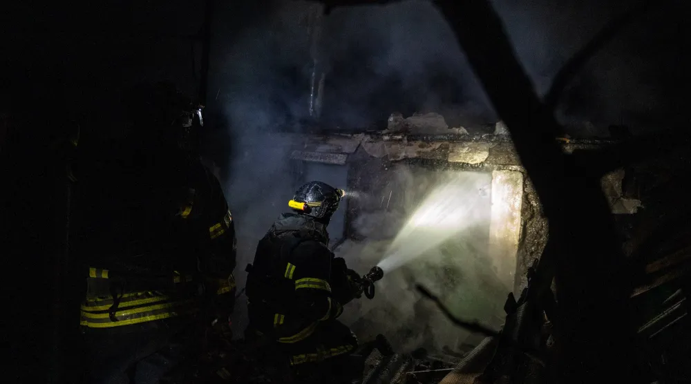 سقوط طائرة مسيّرة روسية بالقرب من حافلة نقل تابعة لشركة في منطقة بافلوغراد (د.ب.أ)