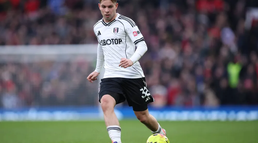 إميل سميث رو لاعب فريق فولهام (إ.ب.أ)