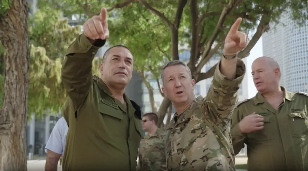 ABD Genelkurmay Başkanı Dan Keane, 1 Kasım 2025'te İsrail Genelkurmay Başkanı Eyal Zamir ile birlikte İsrail ziyaretinde (İsrail ordu videosundan)