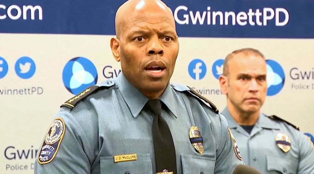 جي دي مكلور قائد شرطة مقاطعة جوينيت خلال مؤتمر صحافي (ا.ب)