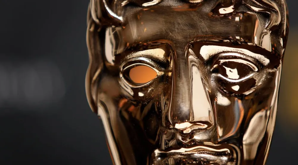 قناع «بافتا» بعد إعلان الترشيحات في لندن عام 2011 (أ.ب)