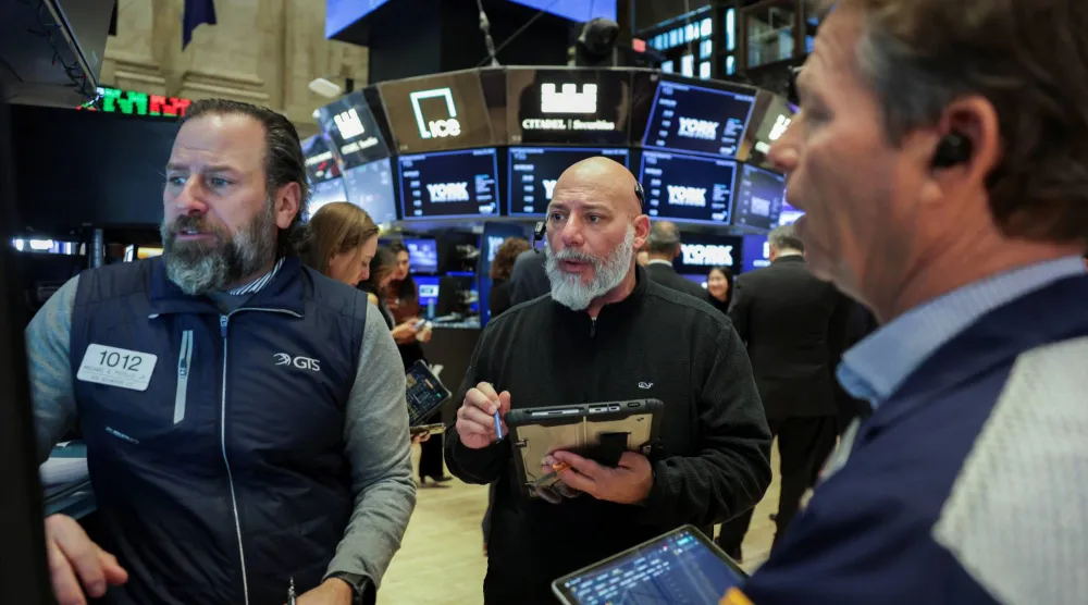 متداولون في بورصة نيويورك (رويترز)