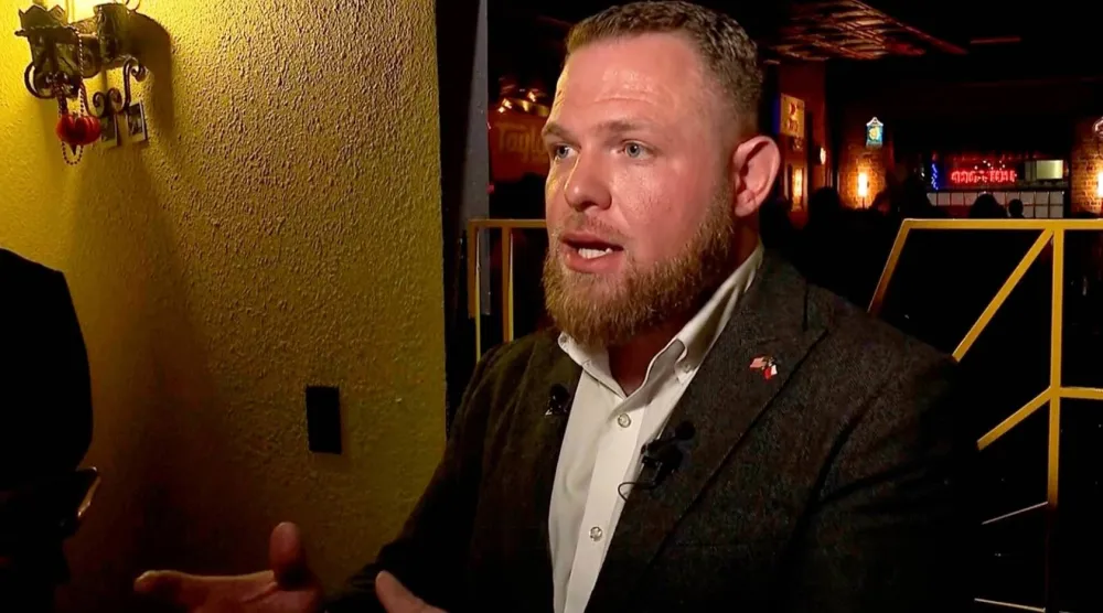 الديمقراطي تايلور ريميت يتحدث بعد فوزه في انتخابات مجلس شيوخ ولاية تكساس (أ.ب)