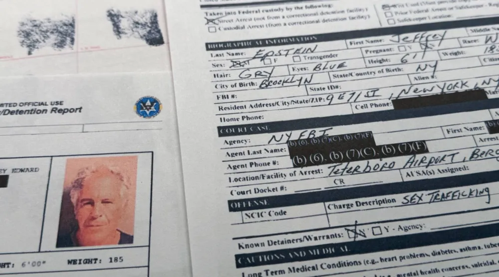 صورة التُقطت الأحد لوثيقة ضمن ملفات إبستين التي نشرتها وزارة العدل الأميركية مؤخراً (أ.ب)