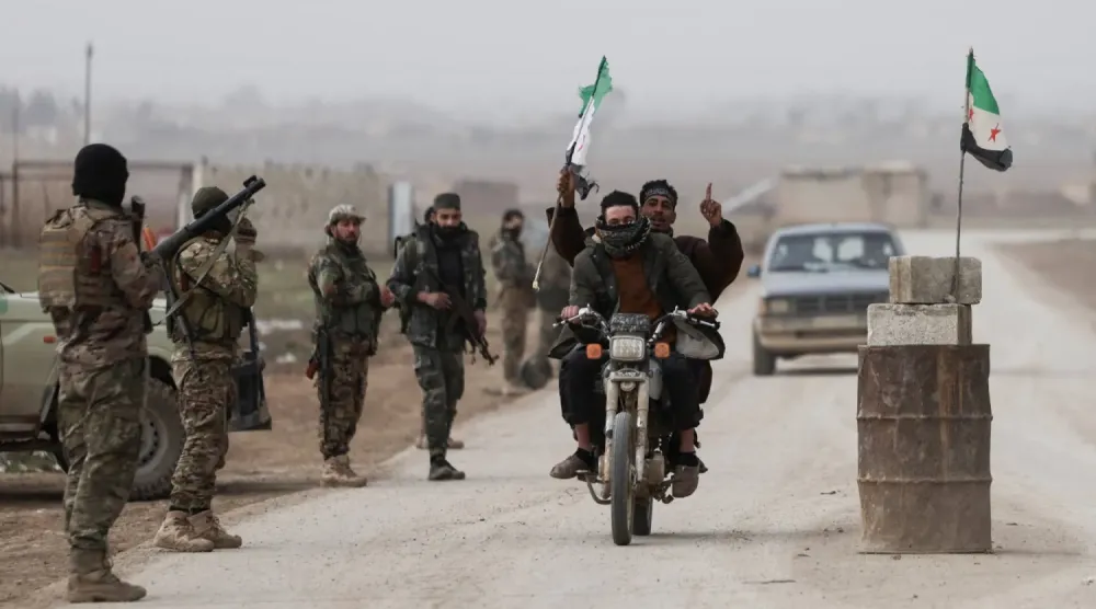 Suriye güvenlik güçlerine bağlı unsurlar dün Haseke kentine girdi (Reuters)