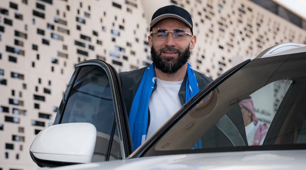 كريم بنزيمة في طريقه إلى العاصمة الرياض (نادي الهلال)