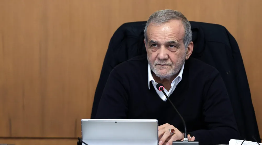 الرئيس الإيراني لدى ترؤسه اجتماع الحكومة الأحد الماضي (الرئاسة الإيرانية)