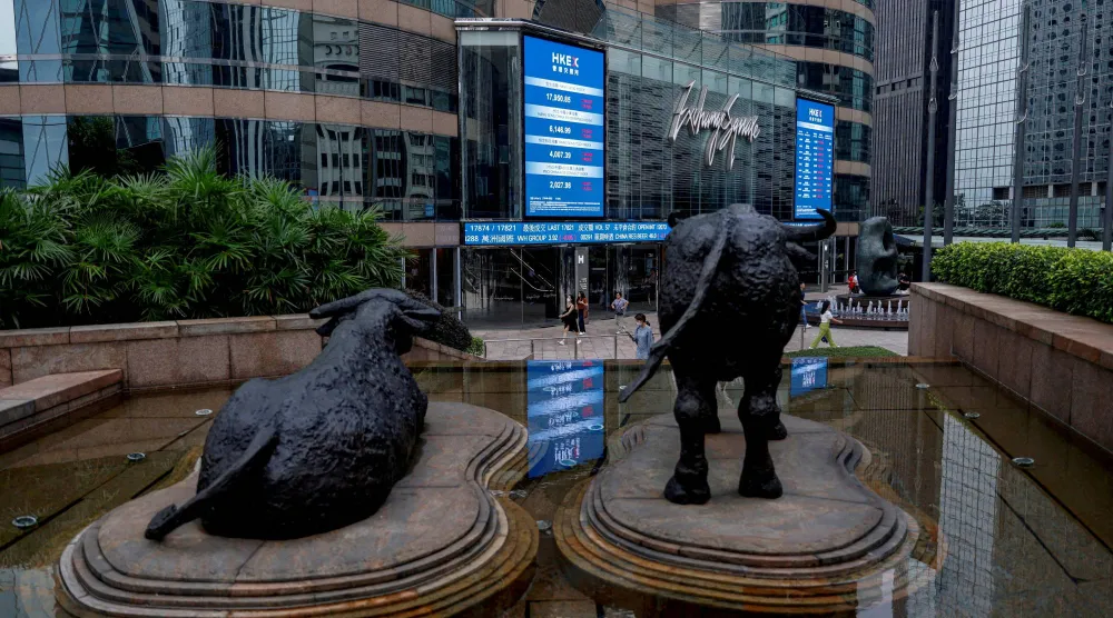 مقر البورصة في جزيرة هونغ كونغ الصينية (رويترز)