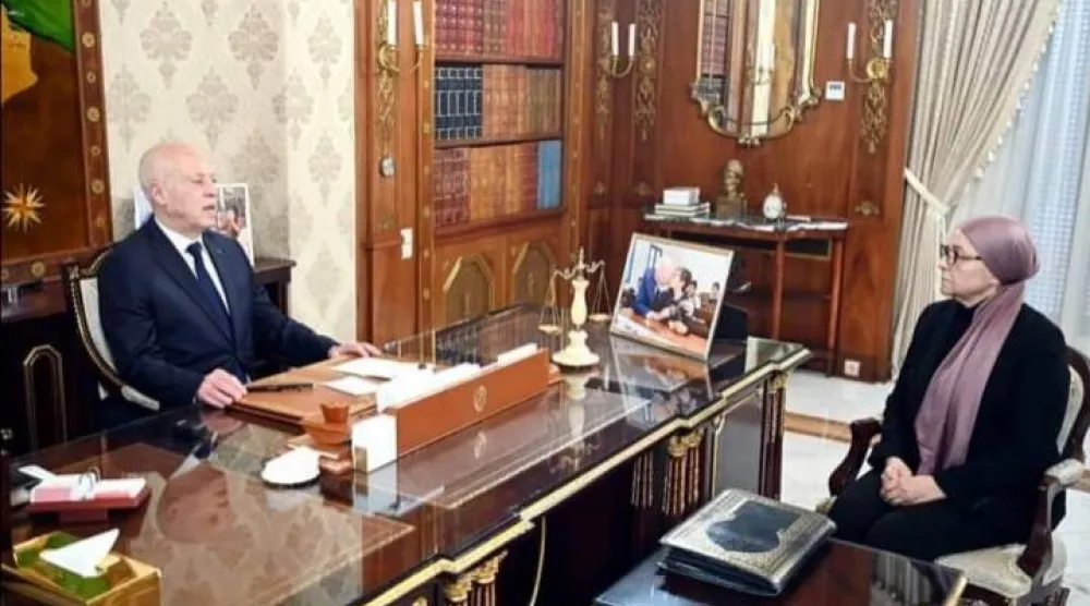 الرئيس التونسي قيس سعيّد في اجتماع مع وزيرة العدل ليلى جفال (صفحة الرئاسة التونسية)