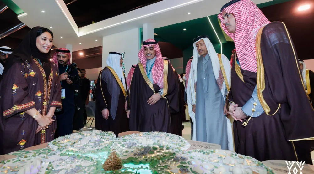 وزير الإعلام سلمان الدوسري يزور جناح «إكسبو 2030» في المنتدى السعودي للإعلام (الشرق الأوسط)