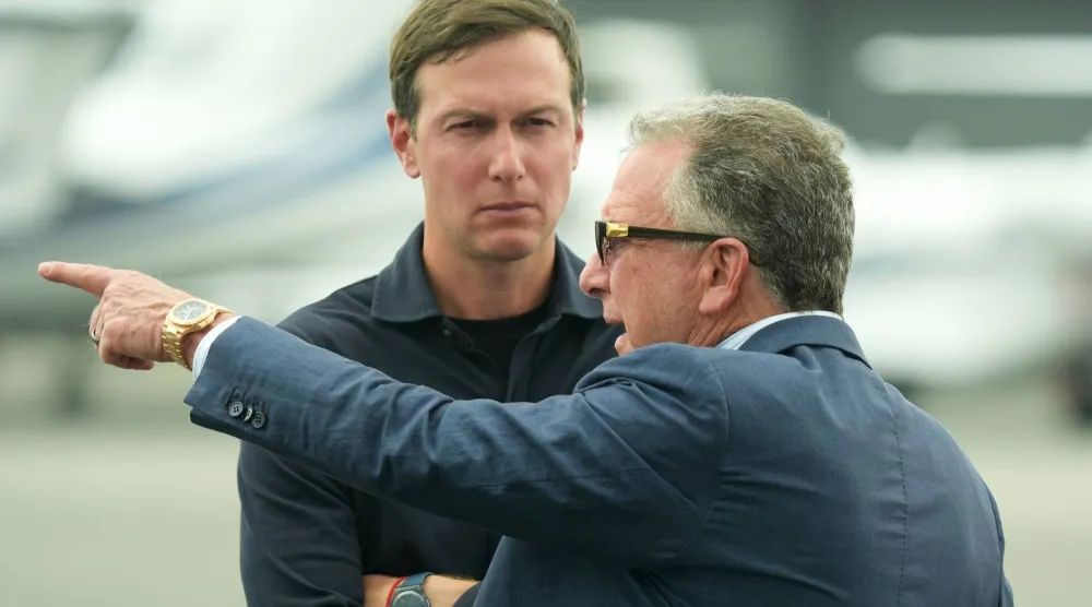 المبعوث الخاص ستيف ويتكوف وجاريد كوشنر صهر الرئيس الأميركي سيشاركان في جولة إسطنبول مع إيران الجمعة (أ.ب)