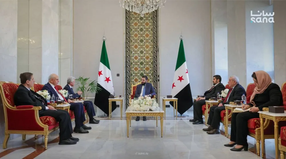 صورة من لقاء الرئيس السوري أحمد الشرع وفداً من المجلس الوطني الكردي اليوم في قصر الشعب بالعاصمة دمشق (سانا)