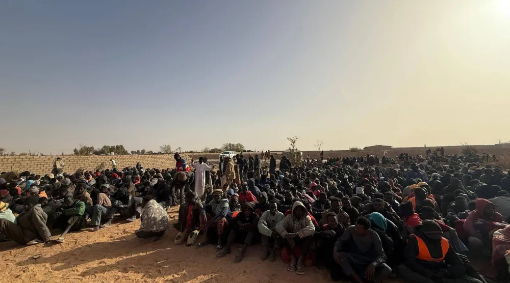  مهاجرون بعد توقيفهم في سبها الليبية 3 فبراير (مديرية أمن سبها)