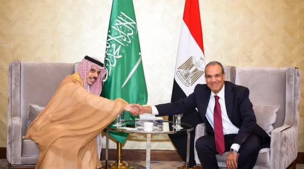 لقاء سابق بين وزير الخارجية السعودي فيصل بن فرحان ونظيره المصري بدر عبد العاطي (الخارجية المصرية)