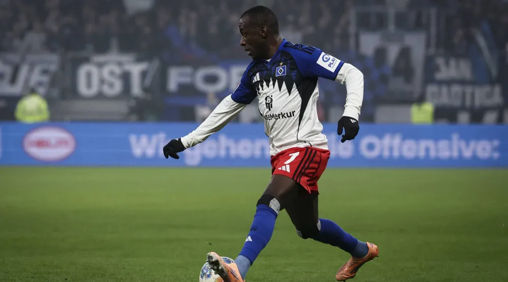 جان لوك دومبي جناح نادي هامبورغ (د.ب.أ)