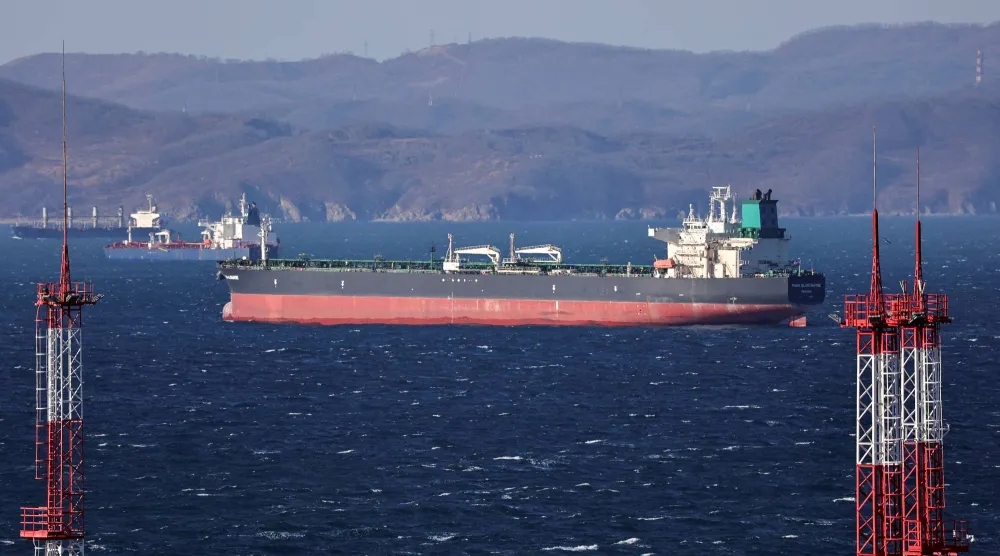 ناقلة نفط خام ترسو في خليج ناخودكا في روسيا 4 ديسمبر 2022 (رويترز)
