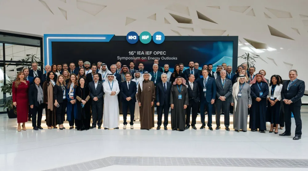 المشاركون في أعمال الدورة الـ 16 لندوة منتدى الطاقة العالمي (إكس)