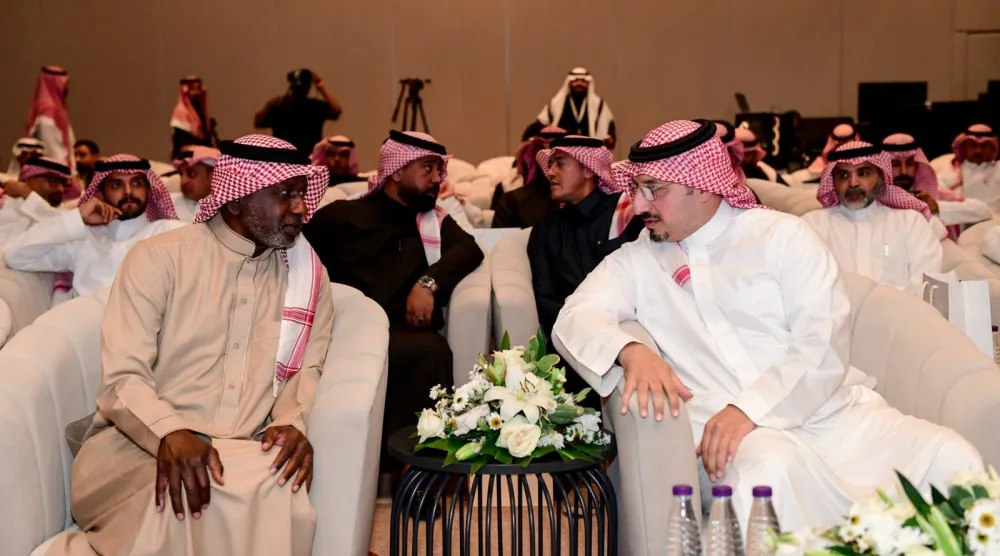 ياسر المسحل وماجد عبد الله خلال حضورهما الملتقى (رابطة هواة كرة القدم السعودية)