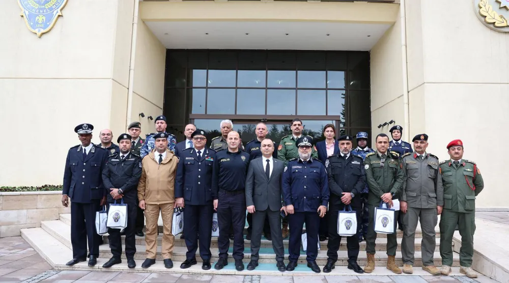 صورة جماعية للمشاركين في اجتماع تركيا (البعثة الأممية)