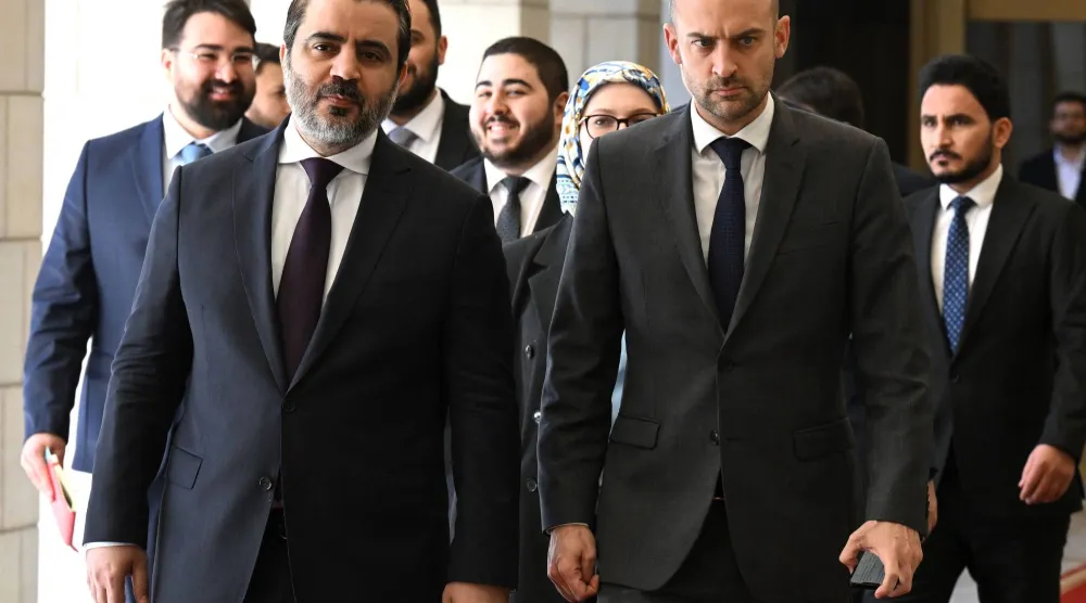 وزيرا خارجية سوريا وفرنسا أسعد الشيباني وجان نويل بارو في القصر الرئاسي في دمشق الخميس (أ.ف.ب)