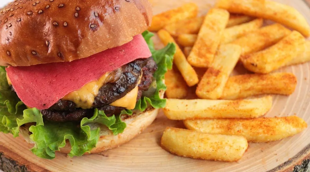 الدهون المشبعة ليست «جيدة» ولا «سيئة» في حد ذاتها بل هناك عوامل تحدد تأثيرها (بيكسباي)