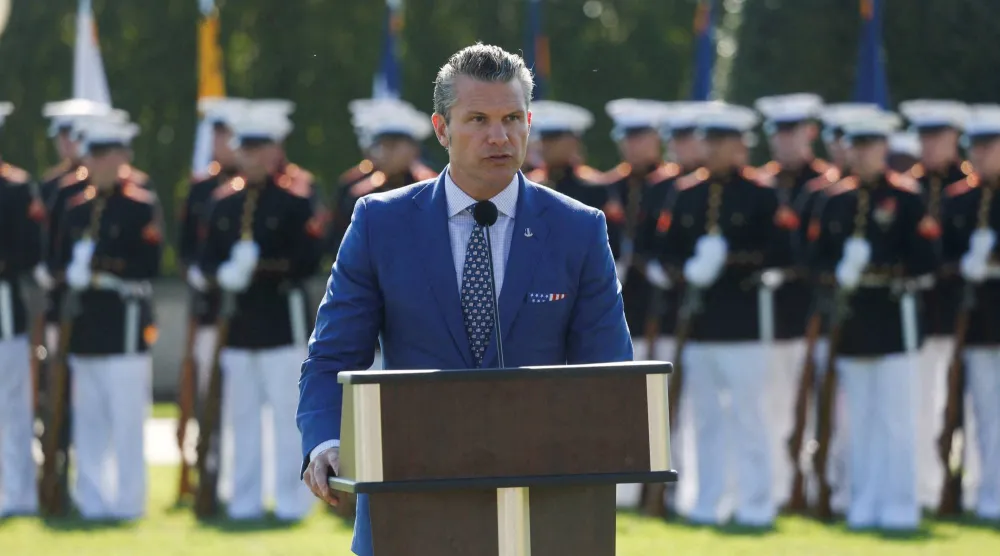 وزير الدفاع الأميركي بيت هيغسيث متحدّثاً خلال مناسبة في البنتاغون (أرشيفية - رويترز)