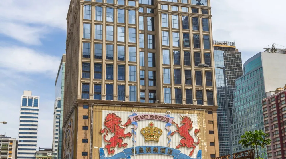 ذهبٌ كان يلمع تحت الأقدام صار رقماً في السوق (شاترستوك)