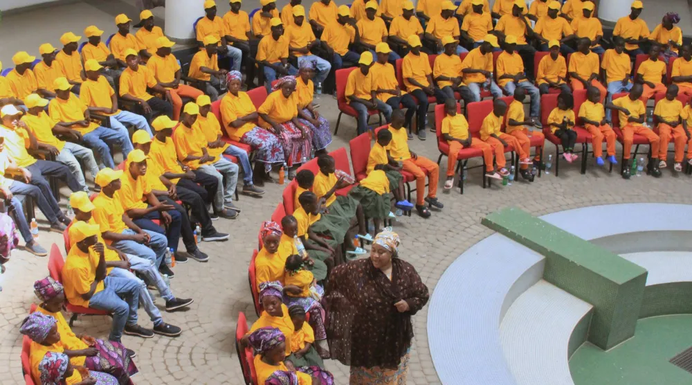 مسيحيون بعد عودتهم إلى ولاية كادونا كانوا قد اختُطفوا من قبل مجموعات مسلحة في كومين والي (أ.ب)