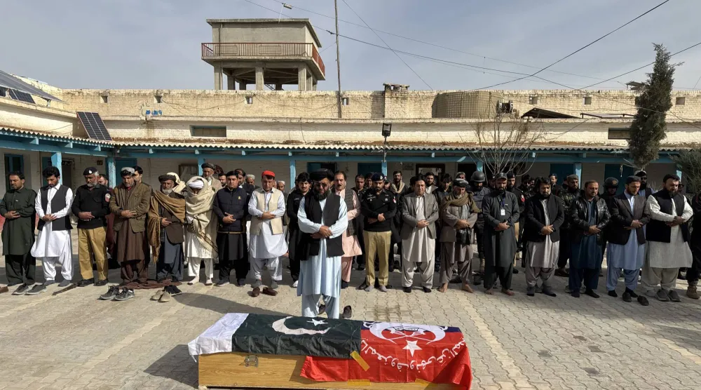 31 قتيلاً وأكثر من 130 جريحاً بتفجير انتحاري استهدف مسجداً شيعياً في باكستان