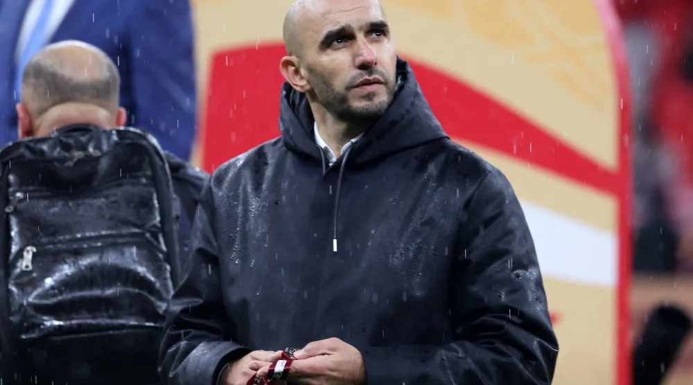 وليد الركراكي باق في تدريب المغرب (رويترز)