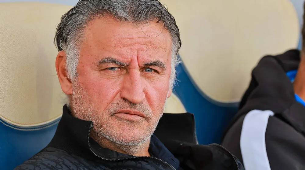 كريستوف غالتييه مدرب فريق نيوم (تصوير: محمد المانع)