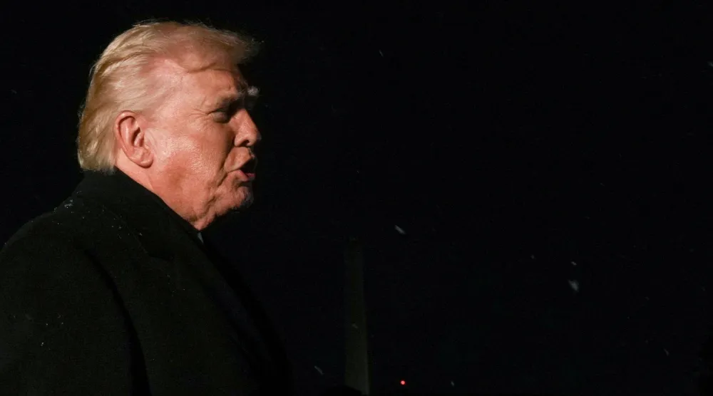 ترمب يشيد بـ«محادثات إيران» ويؤكد استئنافها مطلع الأسبوع المقبل