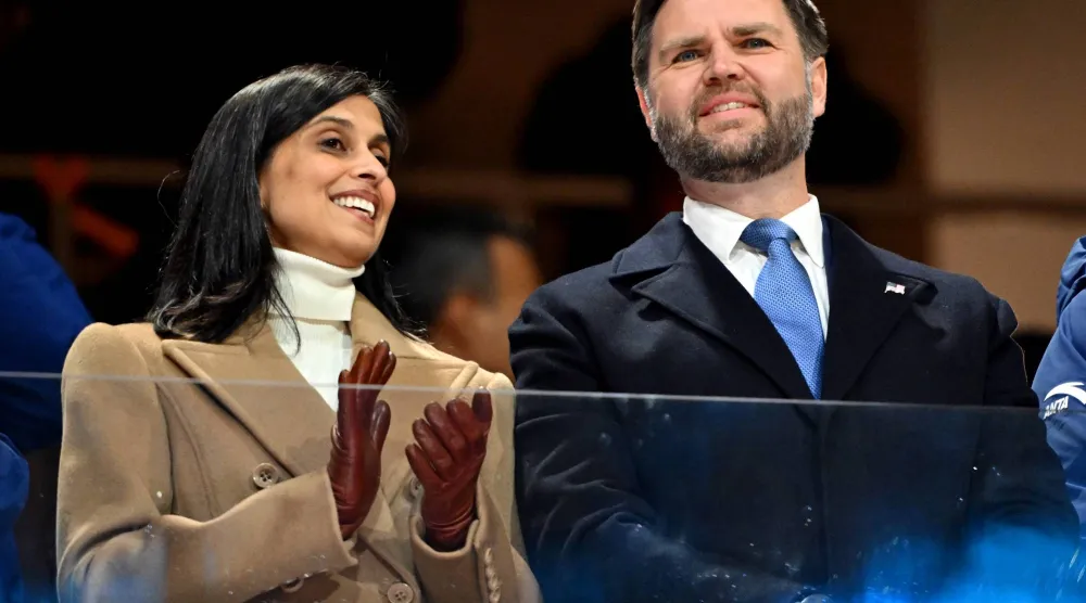 نائب الرئيس الأميركي ​جي. دي فانس وزوجته أوشا يشاهدان حفلة افتتاح دورة الألعاب الأولمبية الشتوية في ميلانو - كورتينا بإيطاليا (د.ب.أ)