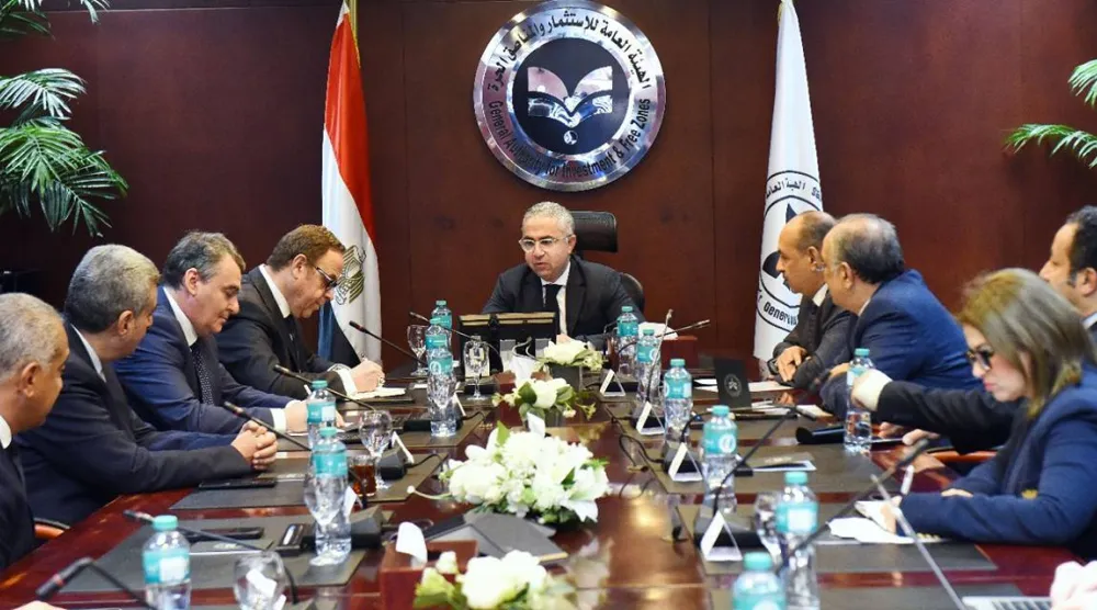 رئيس الهيئة العامة للاستثمار والمناطق الحرة محمد الجوسقي ووفد شركة «دراسكيم» للكيماويات (مجلس الوزراء المصري)