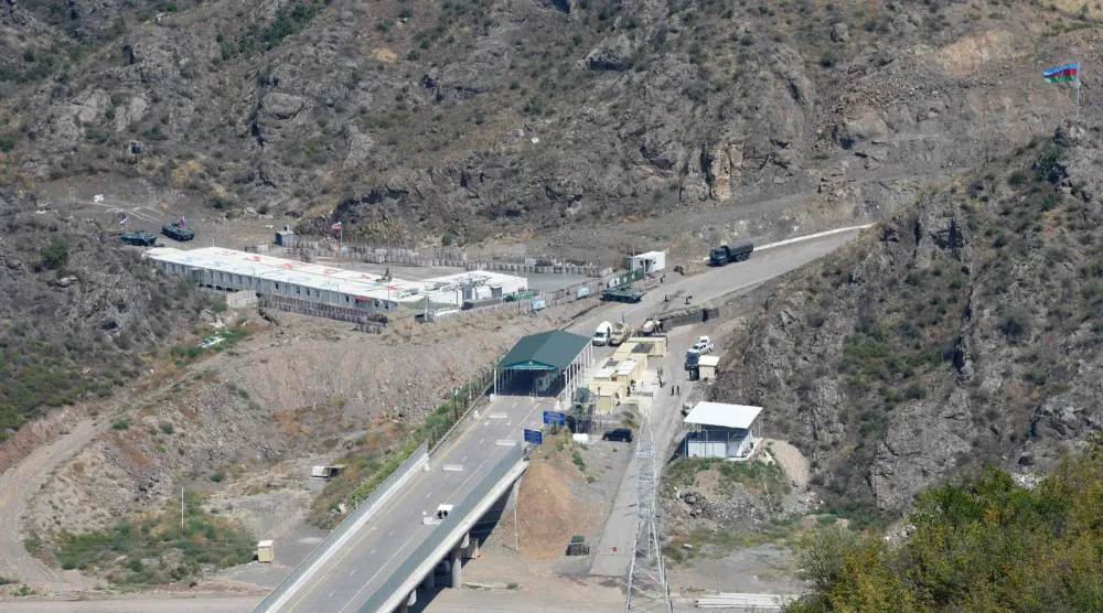 نقطة تفتيش أذربيجانية في ناغورنو كاراباخ خلال أغسطس 2023 (أ.ف.ب)