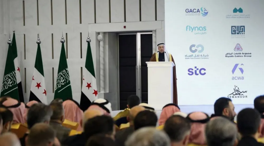وزير الاستثمار السعودي خالد الفالح خلال إعلانه عن توقيع اتفاقات استراتيجية مع سوريا في دمشق (إكس)