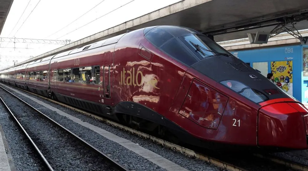 الشرطة الإيطالية تحقق في احتمال وقوع عمل تخريبي (رويترز)