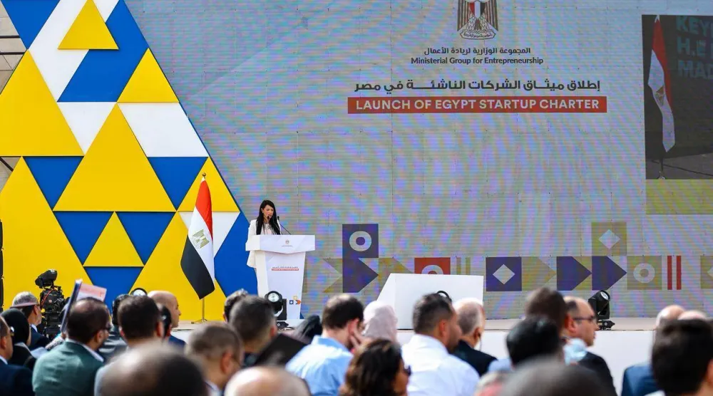 وزيرة التخطيط المصرية رانيا المشاط خلال الإعلان عن مبادرة تمويلية للشركات الناشئة (مجلس الوزراء)