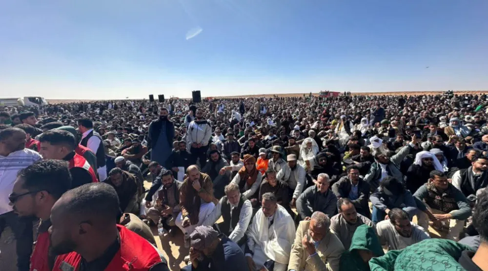 آلاف الليبيين في وداع سيف القذافي بمدينة بني وليد (صفحات تابعة لسيف الإسلام القذافي)