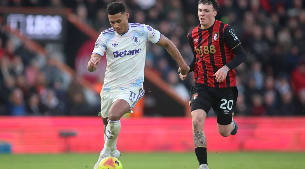 التعادل حكم مواجهة بورنموث وأستون فيلا (د.ب.أ)